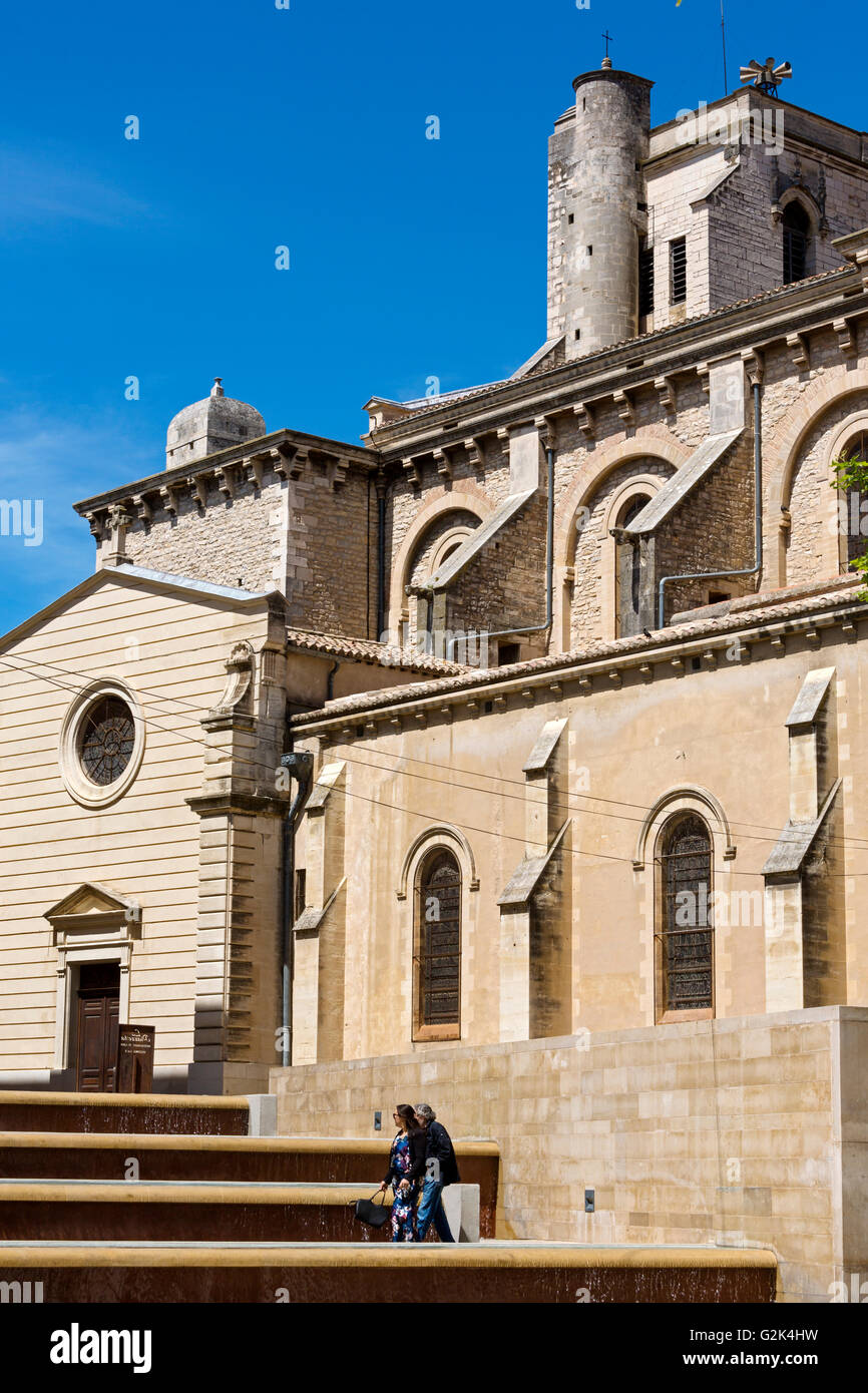 Place du Chapitre, Kathedrale Notre Dame und St. Castor, Nimes, Gard, Frankreich Stockfoto