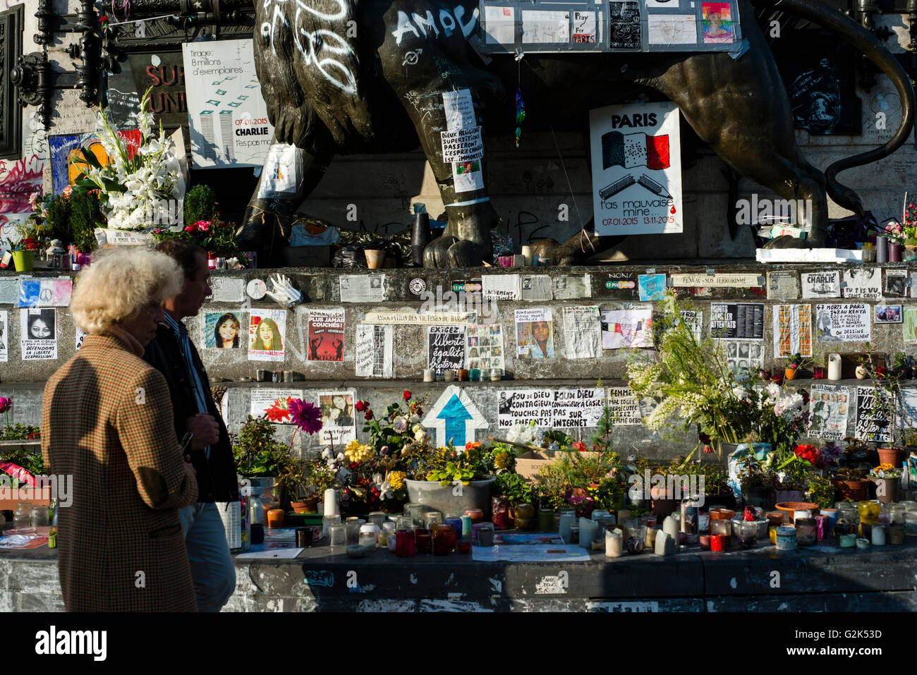 Place De La Republique: Altar für die Bataclan-Opfer Stockfoto