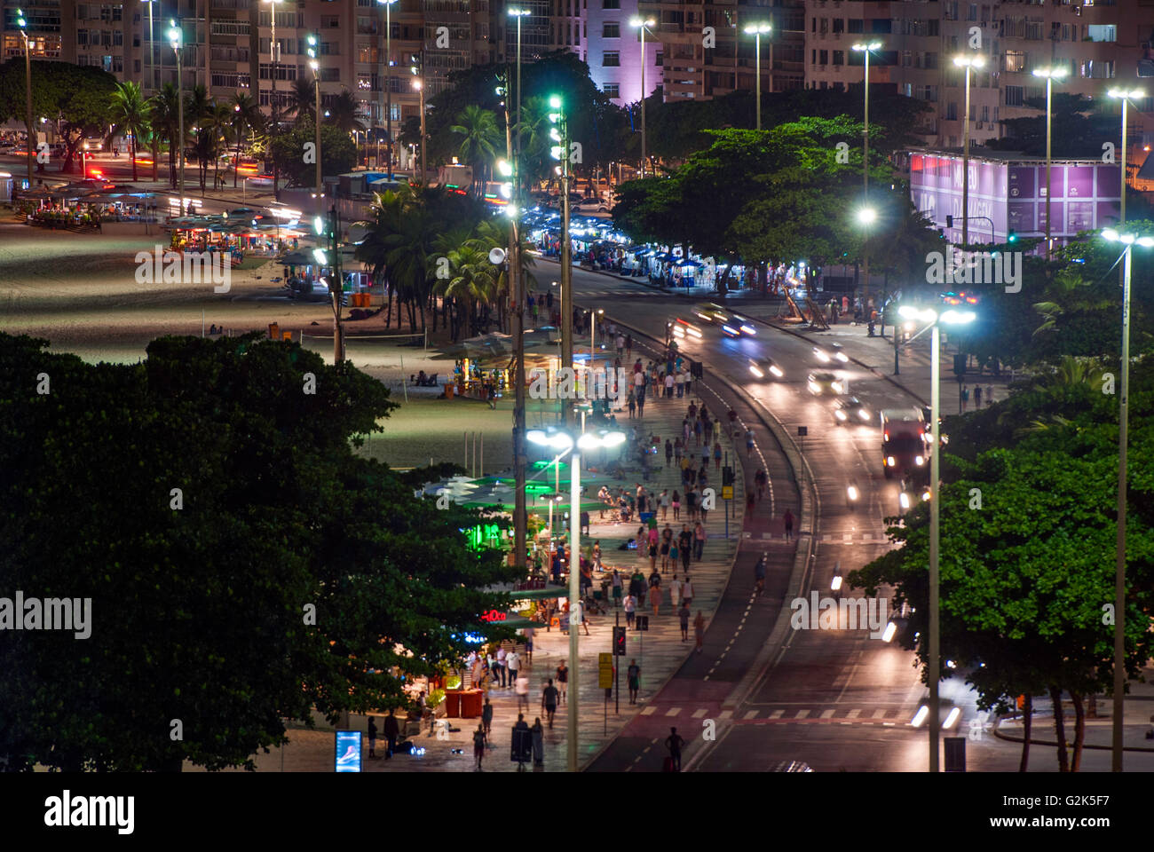 Copacabana am Abend, Rio De Janeiro, Brasilien Stockfoto
