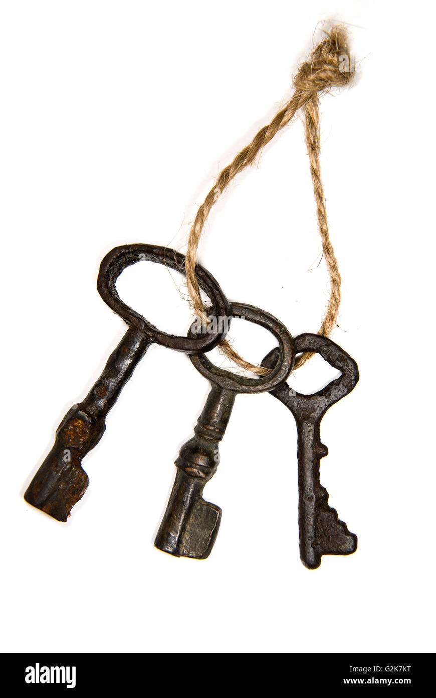 Alte Schlüssel von der Tür mit einem Seil gefesselt Stockfoto