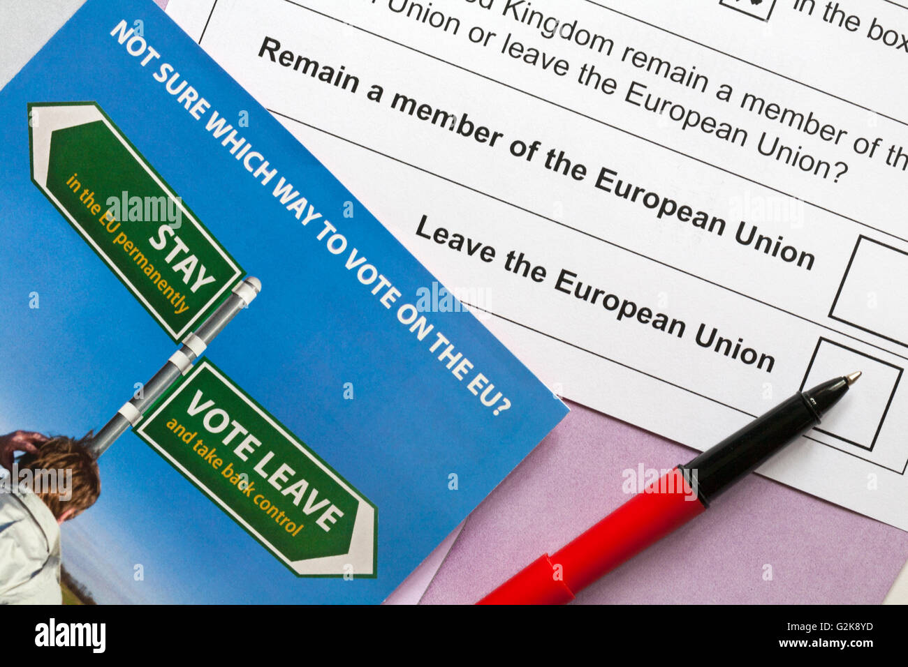 Die Abstimmung per Post Card Details der Referendum über die Mitgliedschaft des Vereinigten Königreichs in der Europäischen Union 16-Unentschieden, Zeit für die Entscheidung, sich bereit zu stimmen Stockfoto