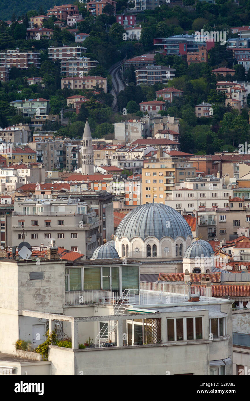 Draufsicht der Heiligen Spyridon Kirche, serbisch-orthodoxen Kirche in Triest, Italien. Stockfoto