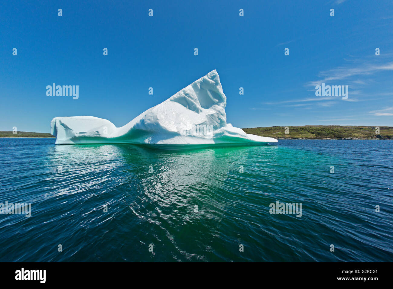 Eisberge schwimmen im Atlantik in der Nähe von St. Anthony & Labrador Newfoundland Canada Stockfoto