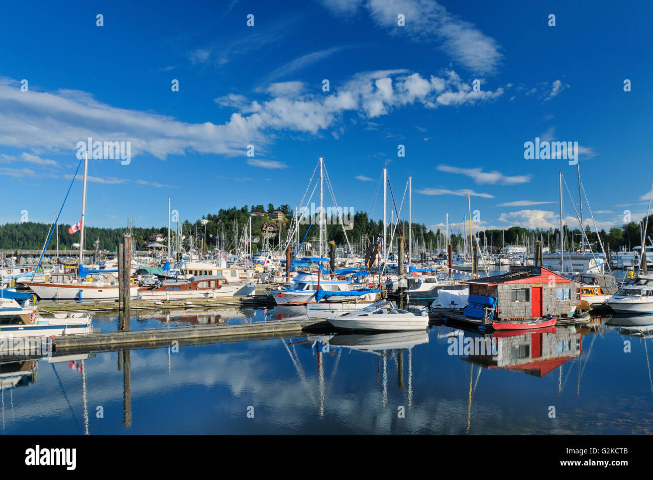 Boote in der Marina an der Sunshine Coast Gibsons British Columbia Kanada Stockfoto