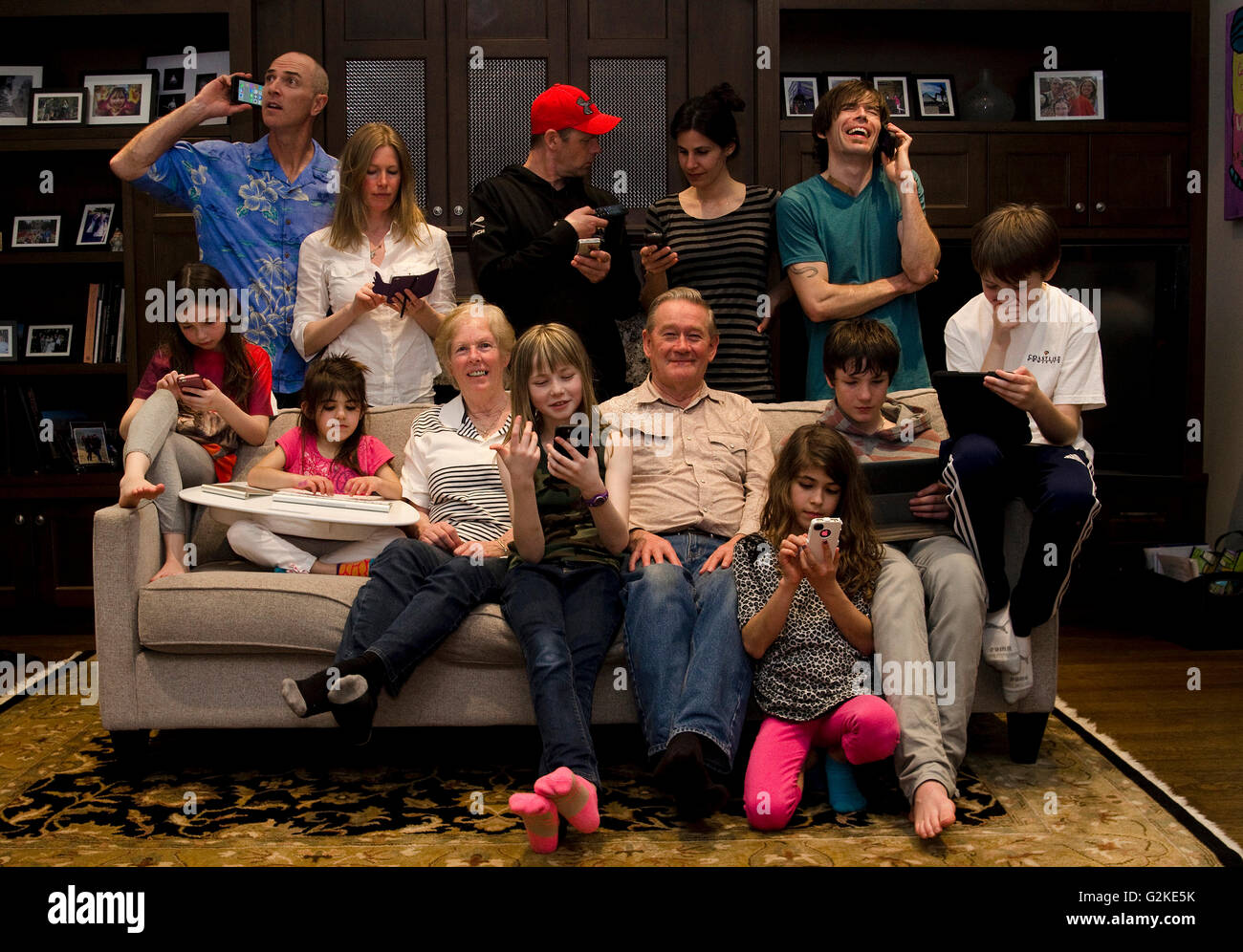 Familienbild aus eine versierte Technologiefamilie, Vancouver, Britisch-Kolumbien, Kanada. MR020, MR022, MR023 MR024, MR025. Stockfoto
