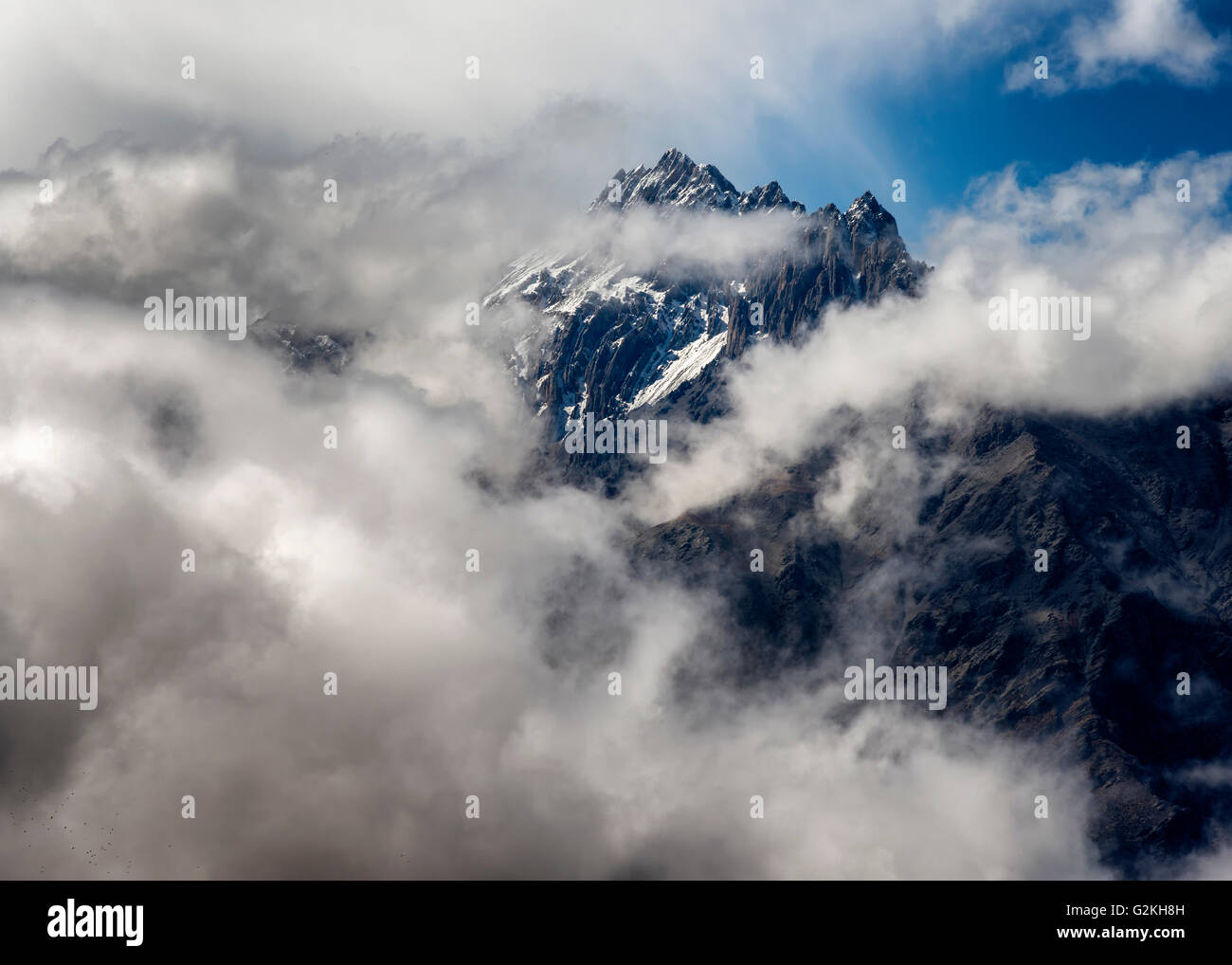 Nepal, Annapurna, Muktinath, Nilgiri Himal und Wolken Stockfoto