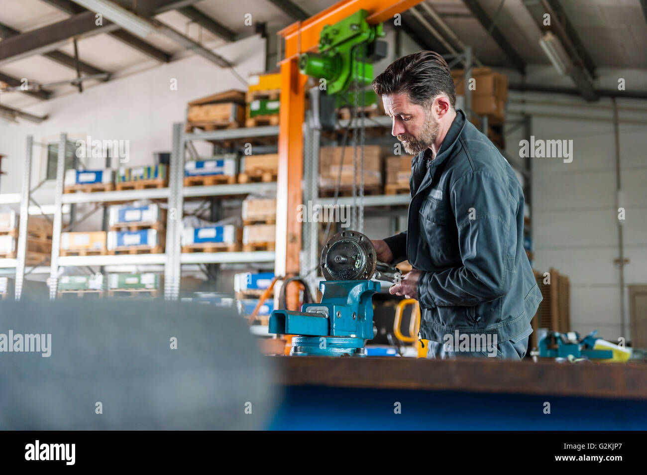 Mechaniker arbeiten, Werkbank, Werkbank Schraubstock Stockfoto
