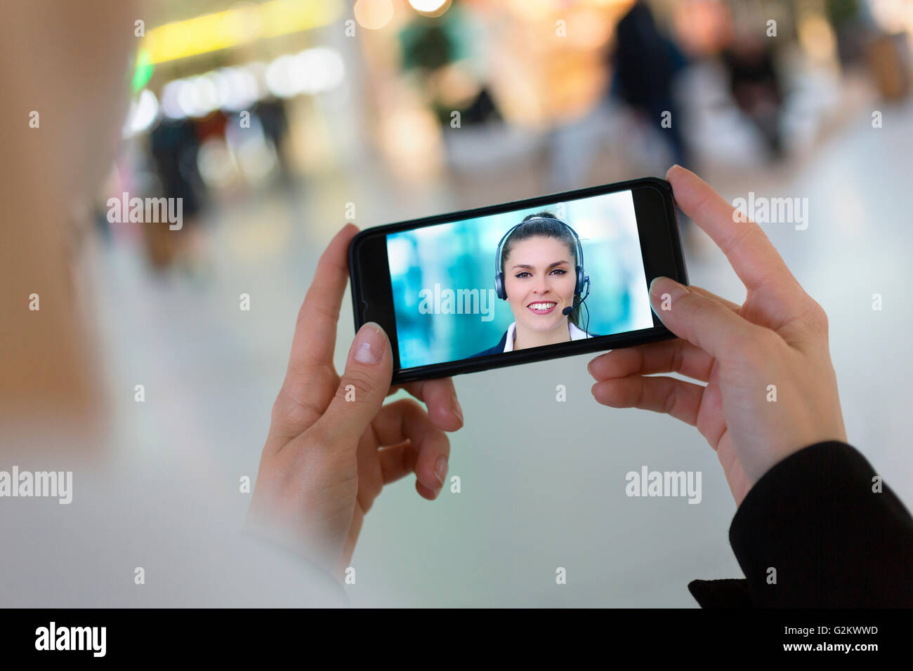 Skype video call mit einem smartphone Stockfoto