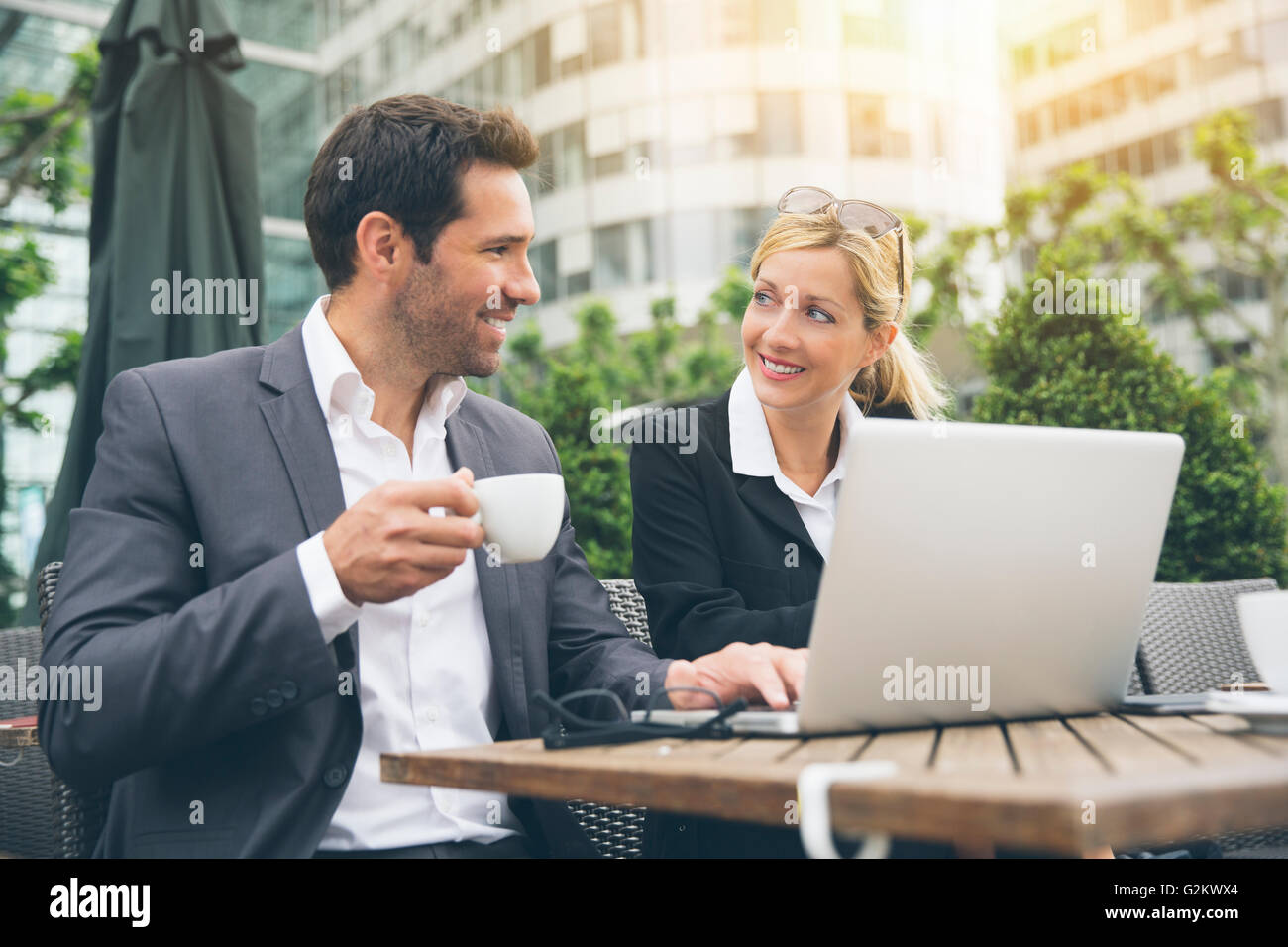 Geschäftsleute treffen für eine Kaffeepause Stockfoto