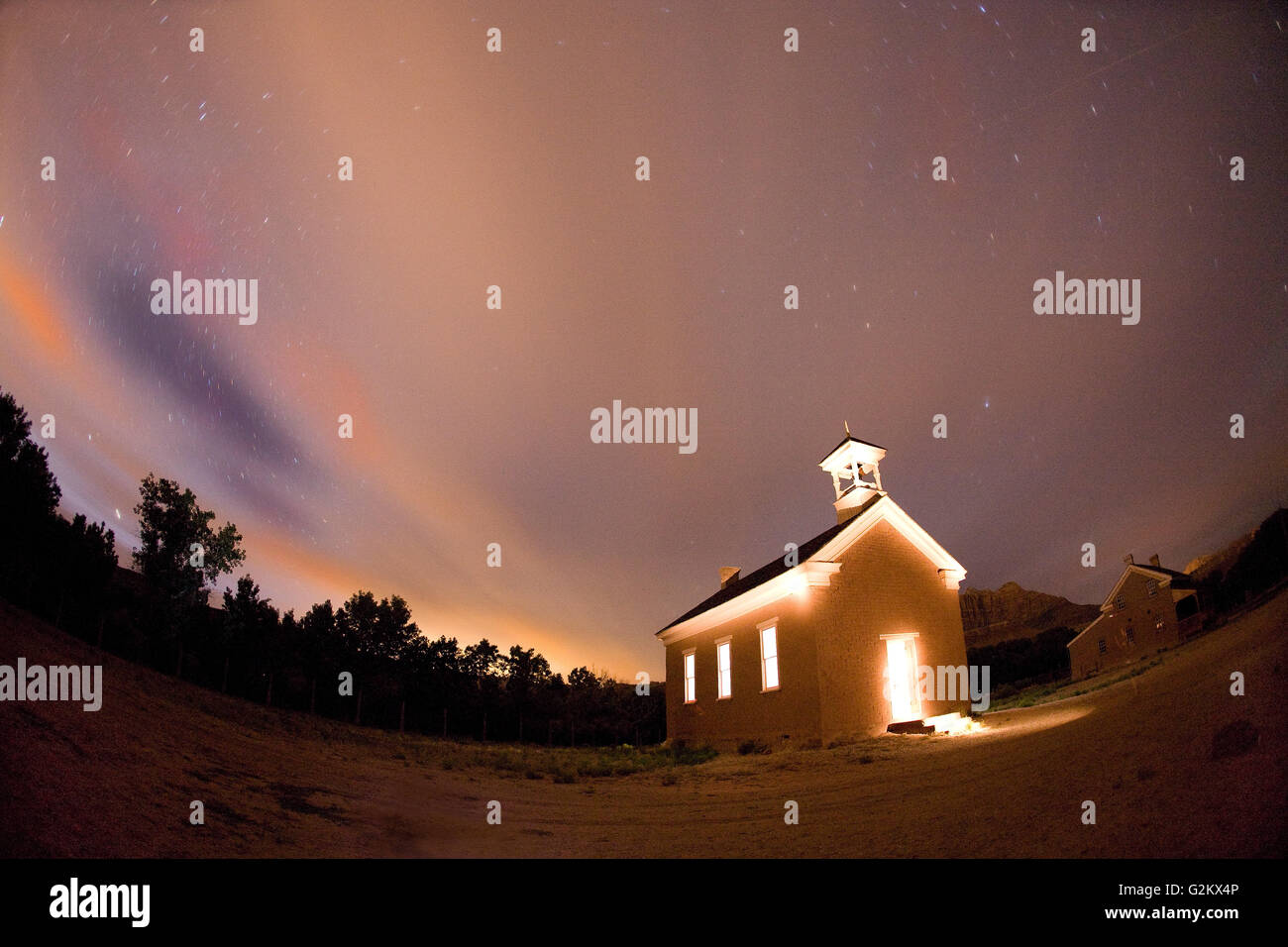 Glühende Kapelle nachts, Utah, USA Stockfoto