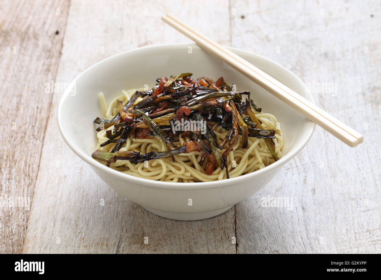 Nudeln mit Lauch Öl und Sojasauce, chinesisches Essen in Shanghai Stockfoto