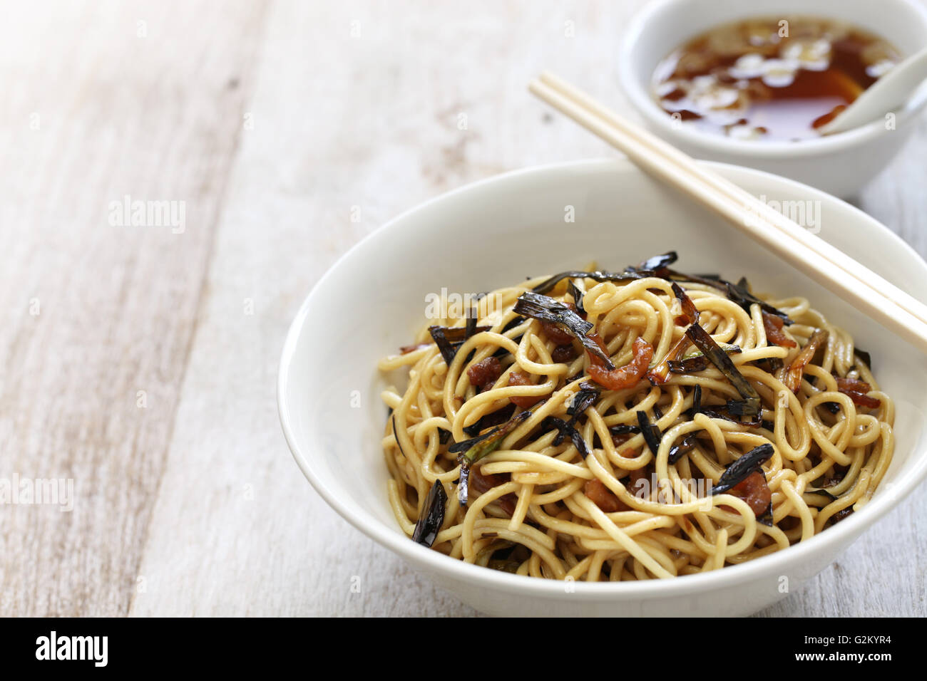 Nudeln mit Lauch Öl und Sojasauce, chinesisches Essen in Shanghai Stockfoto