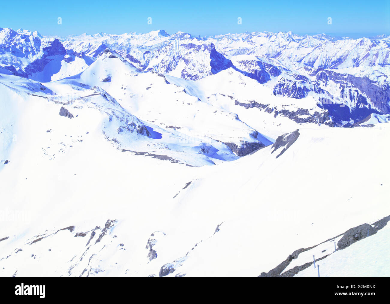 Schweiz, die Berner Alpen. Schneebedeckte Berge Ski Resort. Stockfoto