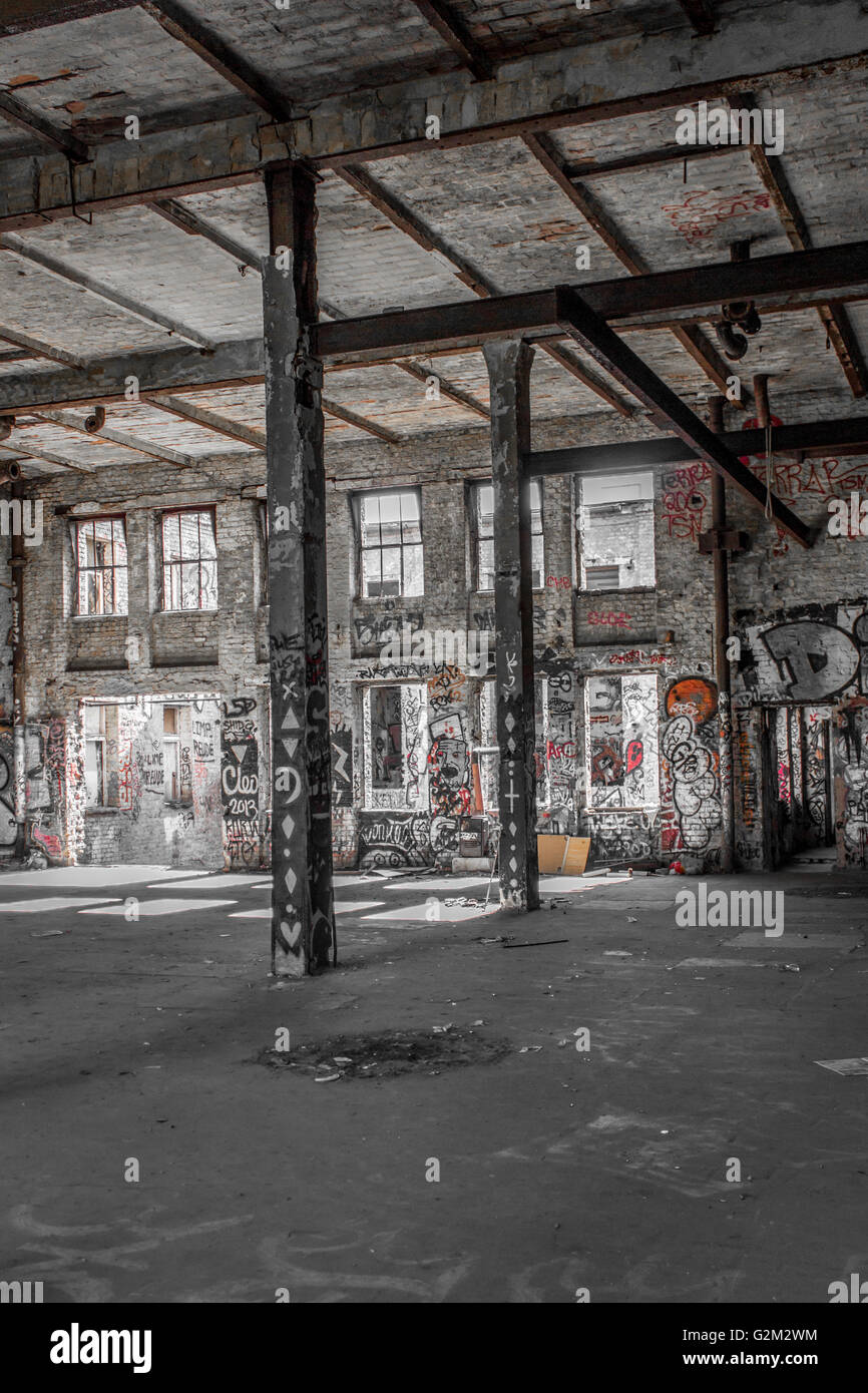 alte Fabrik Zimmer - verlassene Industriehalle Stockfoto