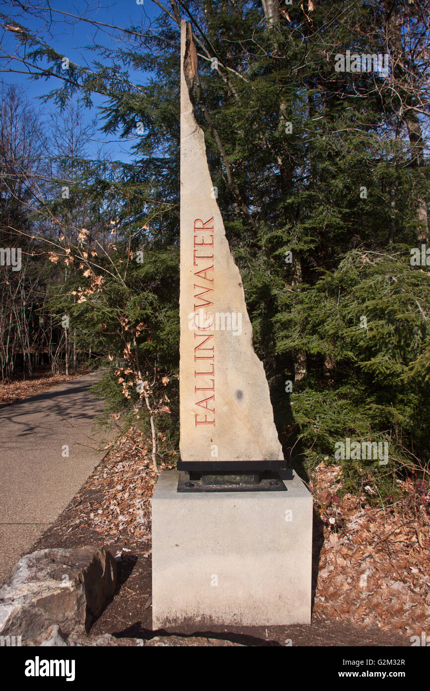 Eingangsschild am Fallingwater, Frank Lloyd Wright Haus in Pennsylvania Stockfoto