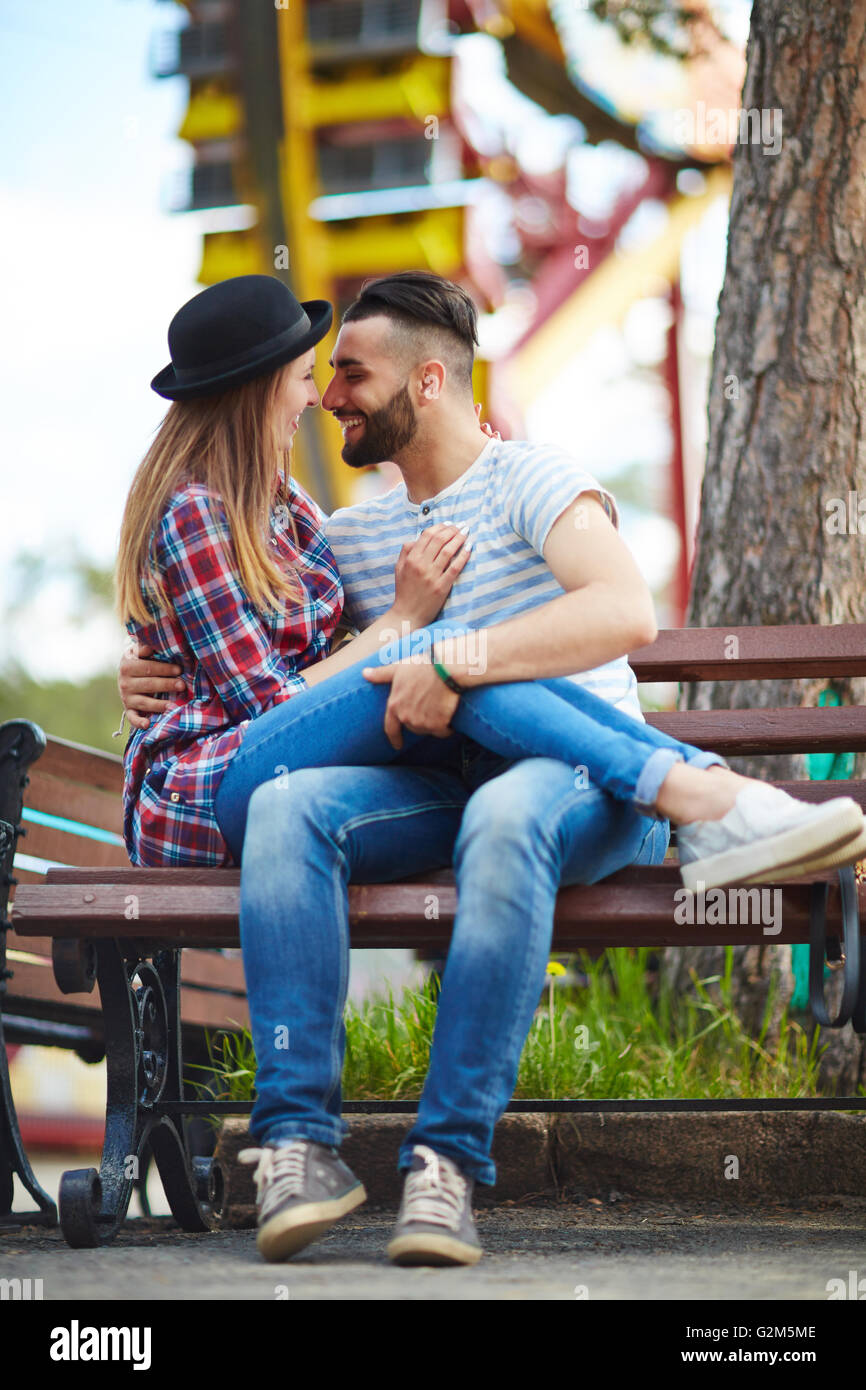 Flirten im park Stockfoto