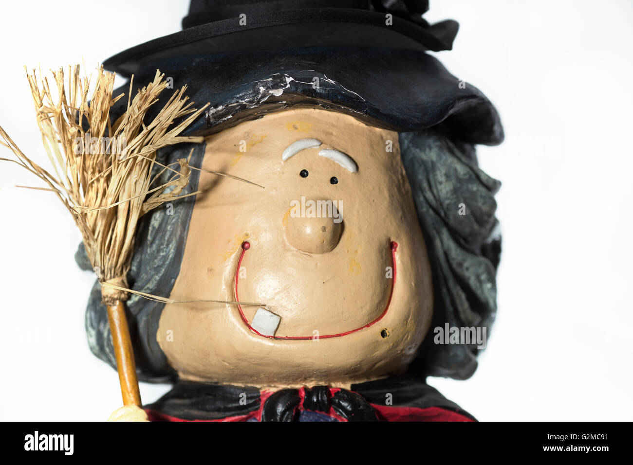 Ein Halloween-Urlaub-Ornament einer Hexe mit einem Besen. Stockfoto