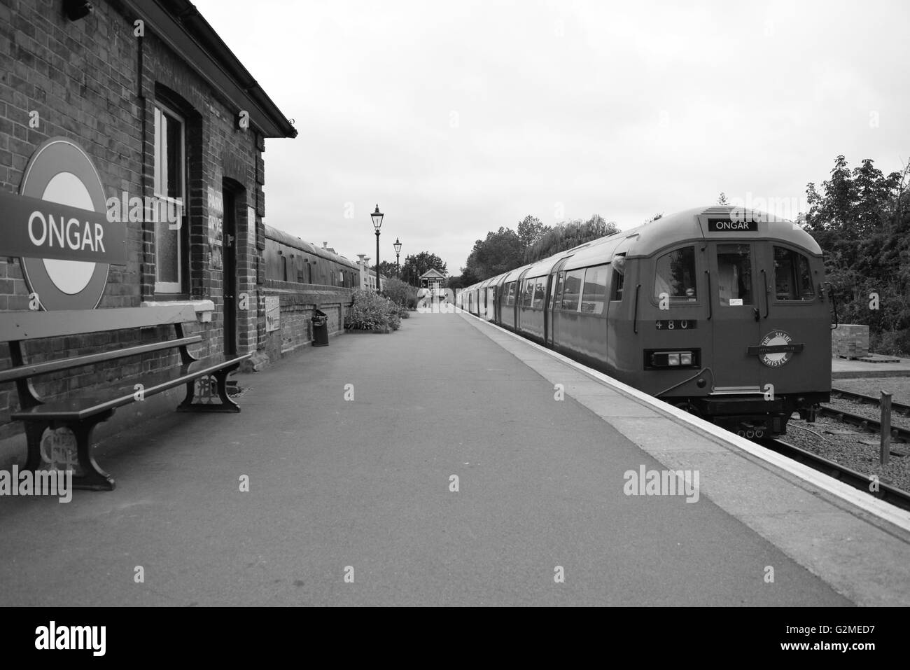 Cravens Erbe Züge Vintage unterirdischen Einheit an Ongar Station, 20 Jahre nach der Londoner U-Bahn links der Branche. Stockfoto