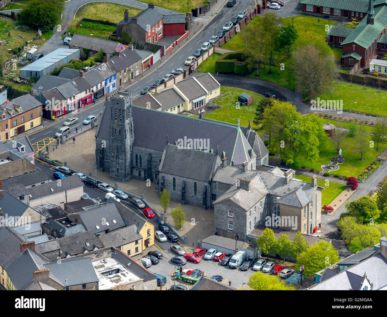 Luftaufnahme, Kloster Kirche Francis Street Ennis, Stadt Ennis, alte Stadt Ennis, Ennis, COUNTY CLARE, Clare, Irland, Europa Stockfoto