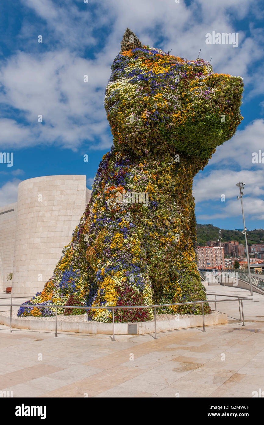 Skulptur Puppy von Jeff Koons in Front Guggenheim Museum Bilbao, Bilbao, Baskenland, Spanien Stockfoto