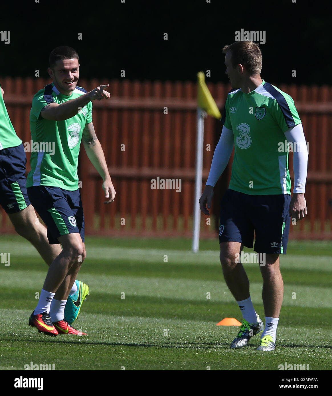 Republik von Irland Robbie Brady (links) und Glenn Whelan an einem Trainingslager im Fota Island Resort, Kork. Stockfoto