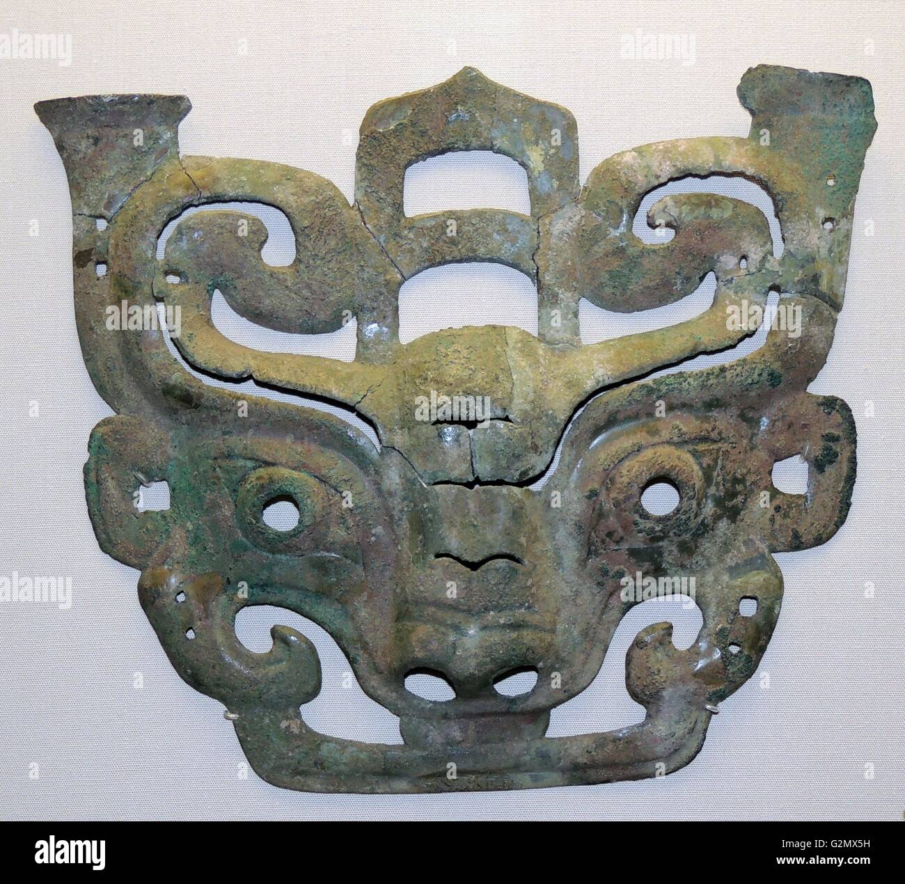 Kabelbaum Bronze Ornament in Form eines Drachen. Western Zhou, 11. Jahrhundert v. Chr.. Stockfoto