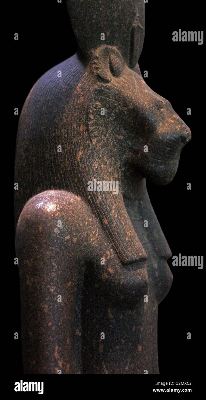 Granit Statue von Sekhmet 1350 BC. Die ägyptische Göttin mit Zerstörung verbunden. Stockfoto