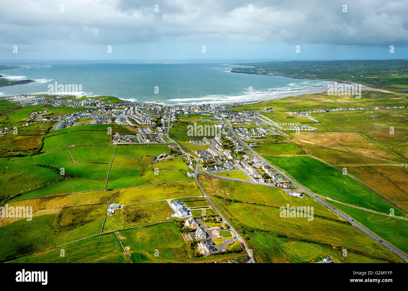 Luftaufnahme, Lahinch in Liscannor Bay, Lahinch, COUNTY CLARE, Clare, Irland, Europa, Europa-IE, Europa, Luftbild, Stockfoto