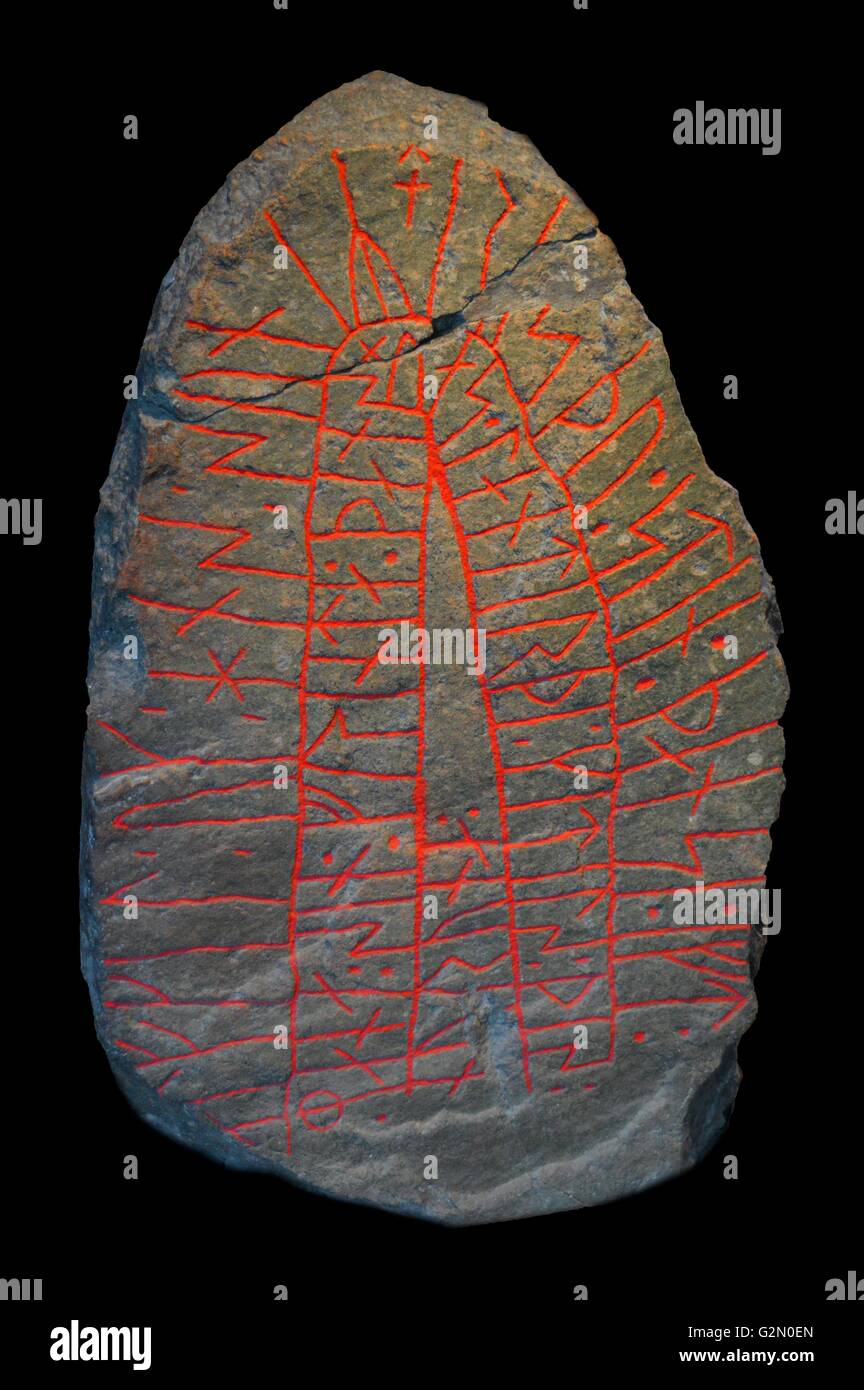 Skandinavische Ega rune Stein datiert 1000 AD; errichtet von Alvkil und seine Söhne in Erinnerung an Manne; Verwalter der Norwegischen zu Ketil Stockfoto