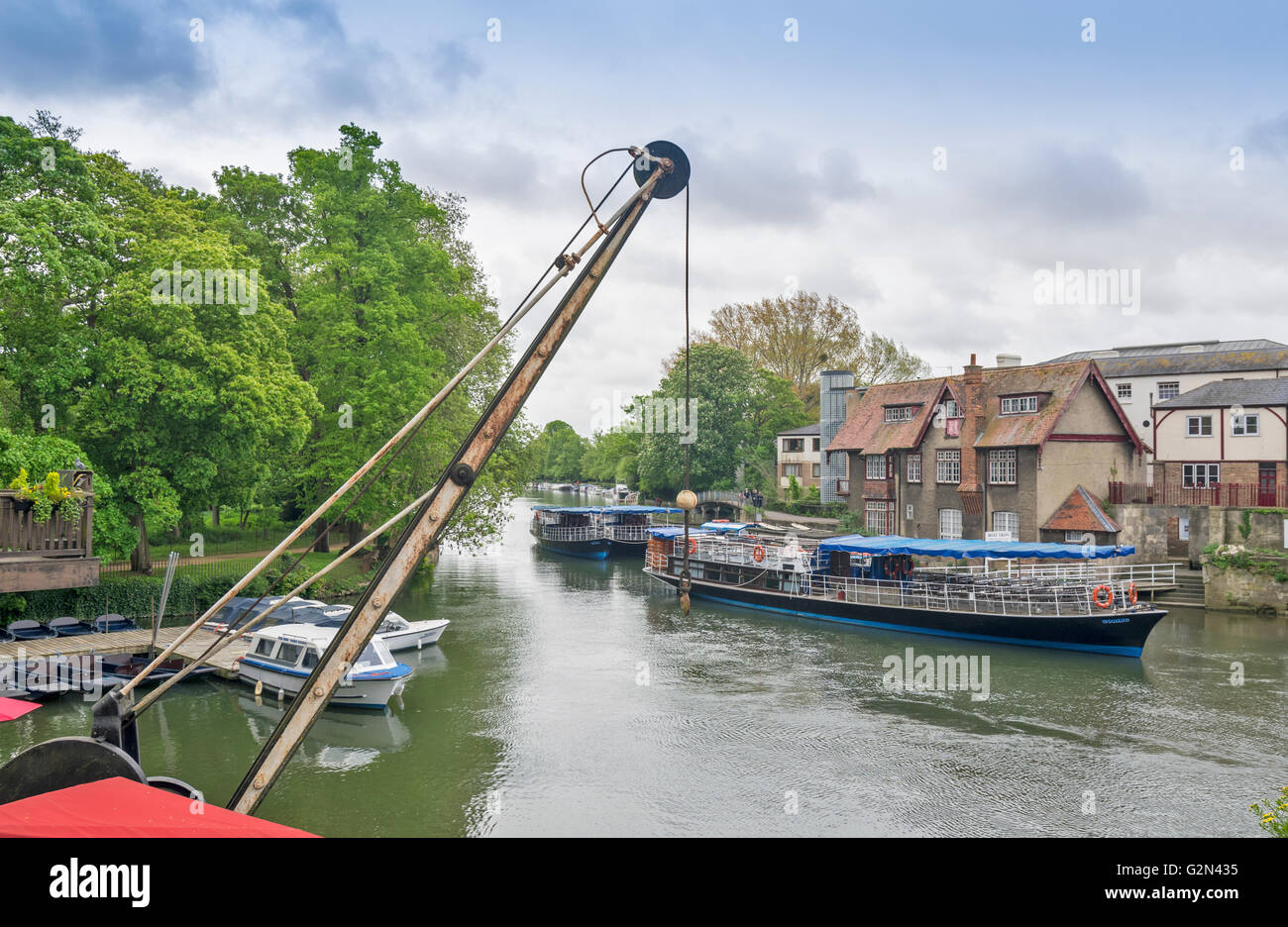 OXFORD CITY SALTER BRÜDER WERFT AUF DER THEMSE VON FOLLY BRIDGE Stockfoto