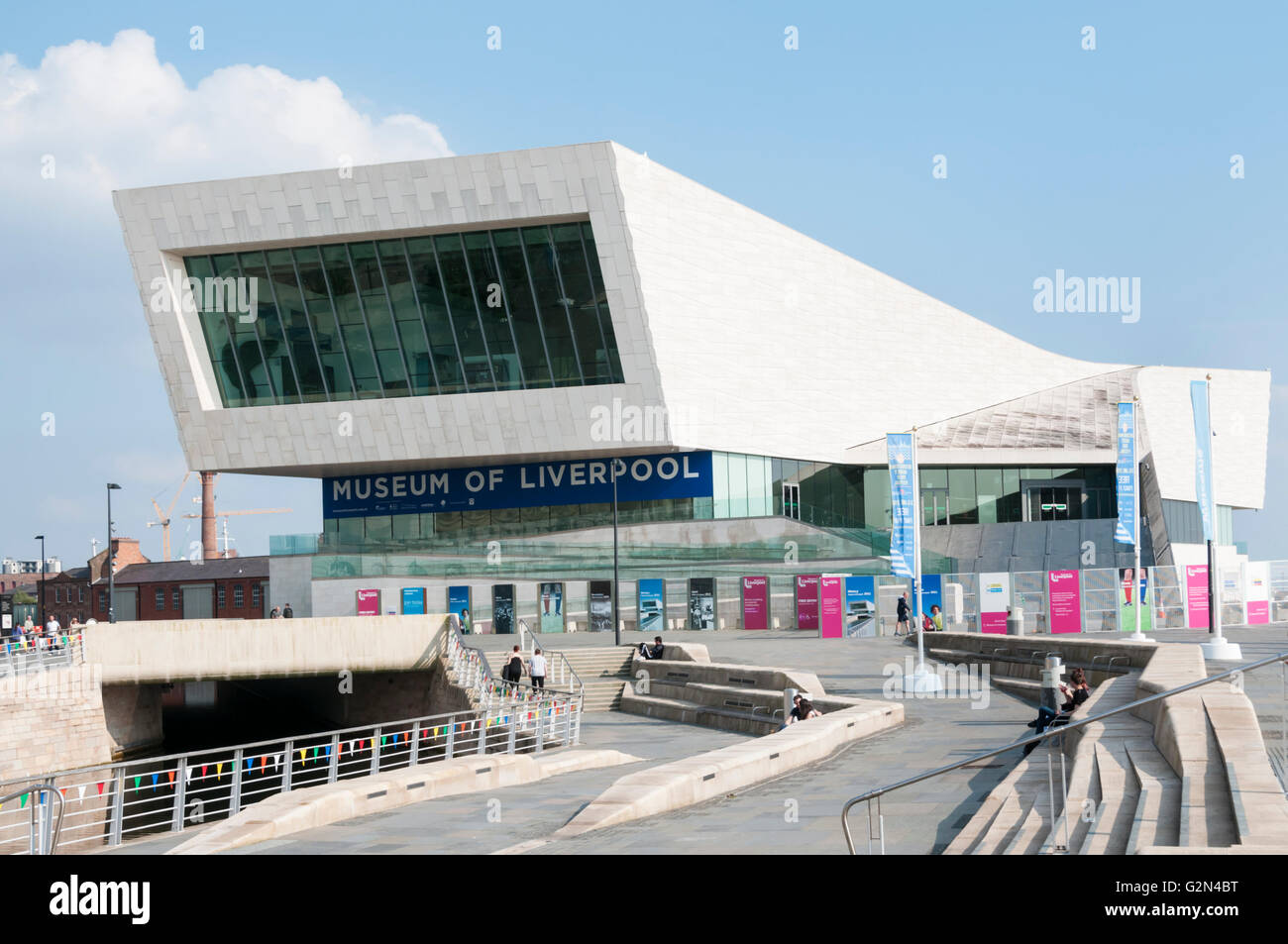 2011 in einem speziell dafür gebauten Gebäude von dänischen Architekten 3XN eröffnet das Museum Liverpool auf dem Molenkopf. Stockfoto