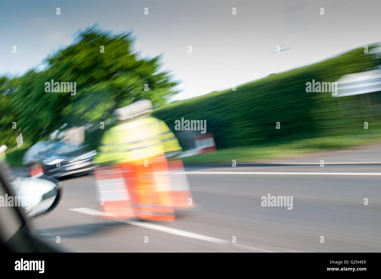 Bewegungsunschärfe der Autobahn Wartung statt auf der Straße Stockfoto