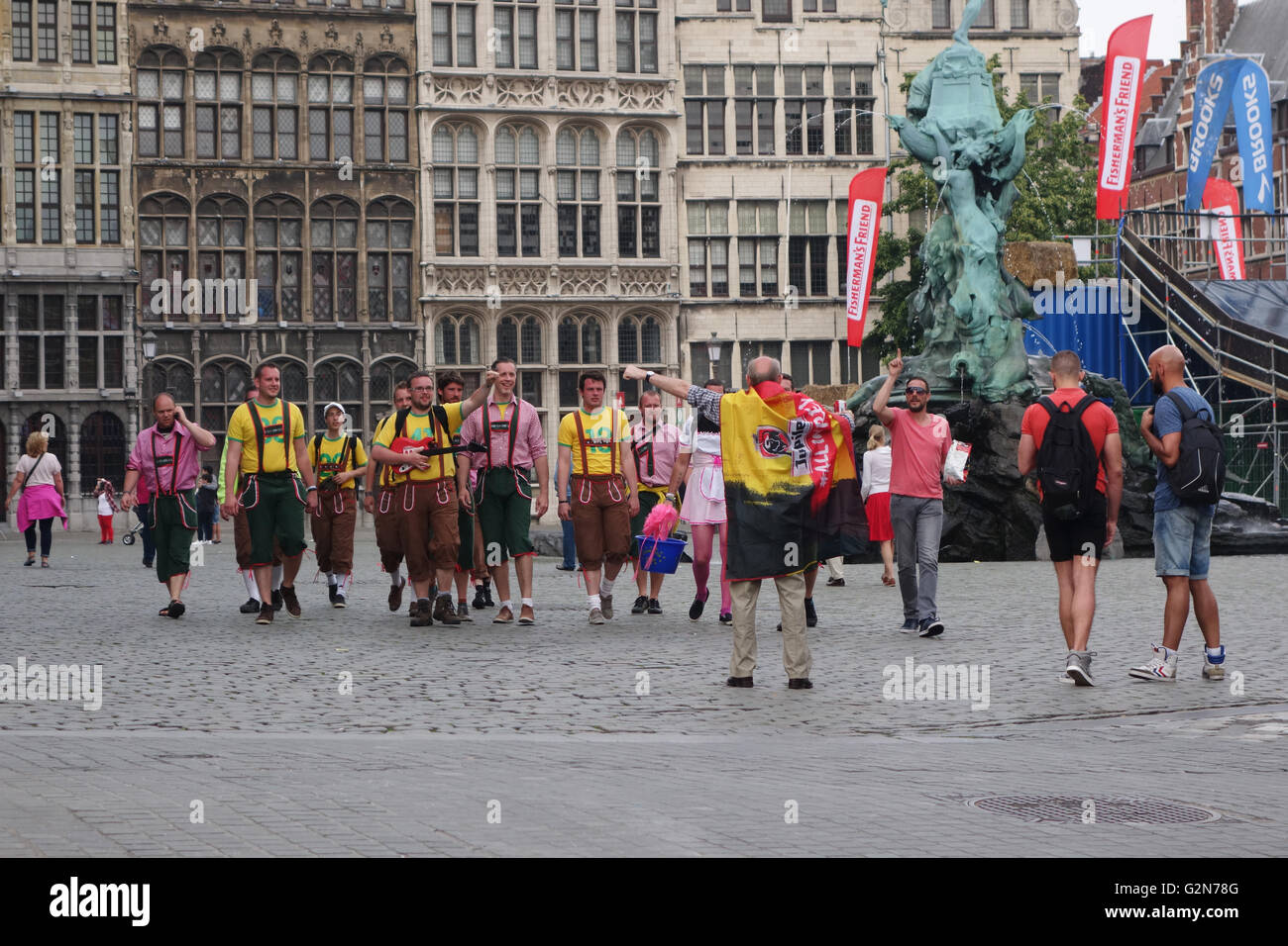 Junggesellenabschied im Zentrum von Antwerpen, Belgien Stockfoto