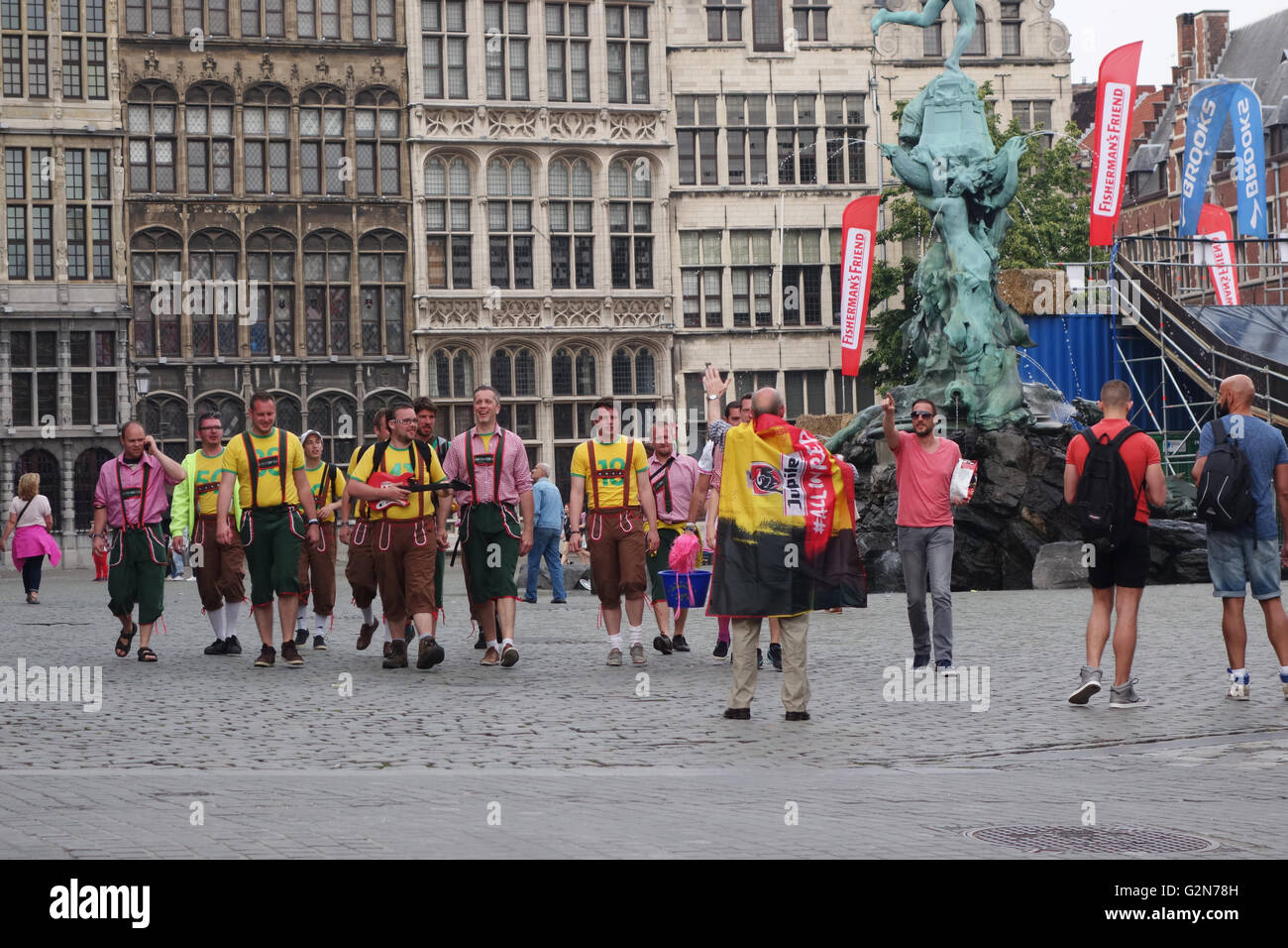 Junggesellenabschied im Zentrum von Antwerpen, Belgien Stockfoto