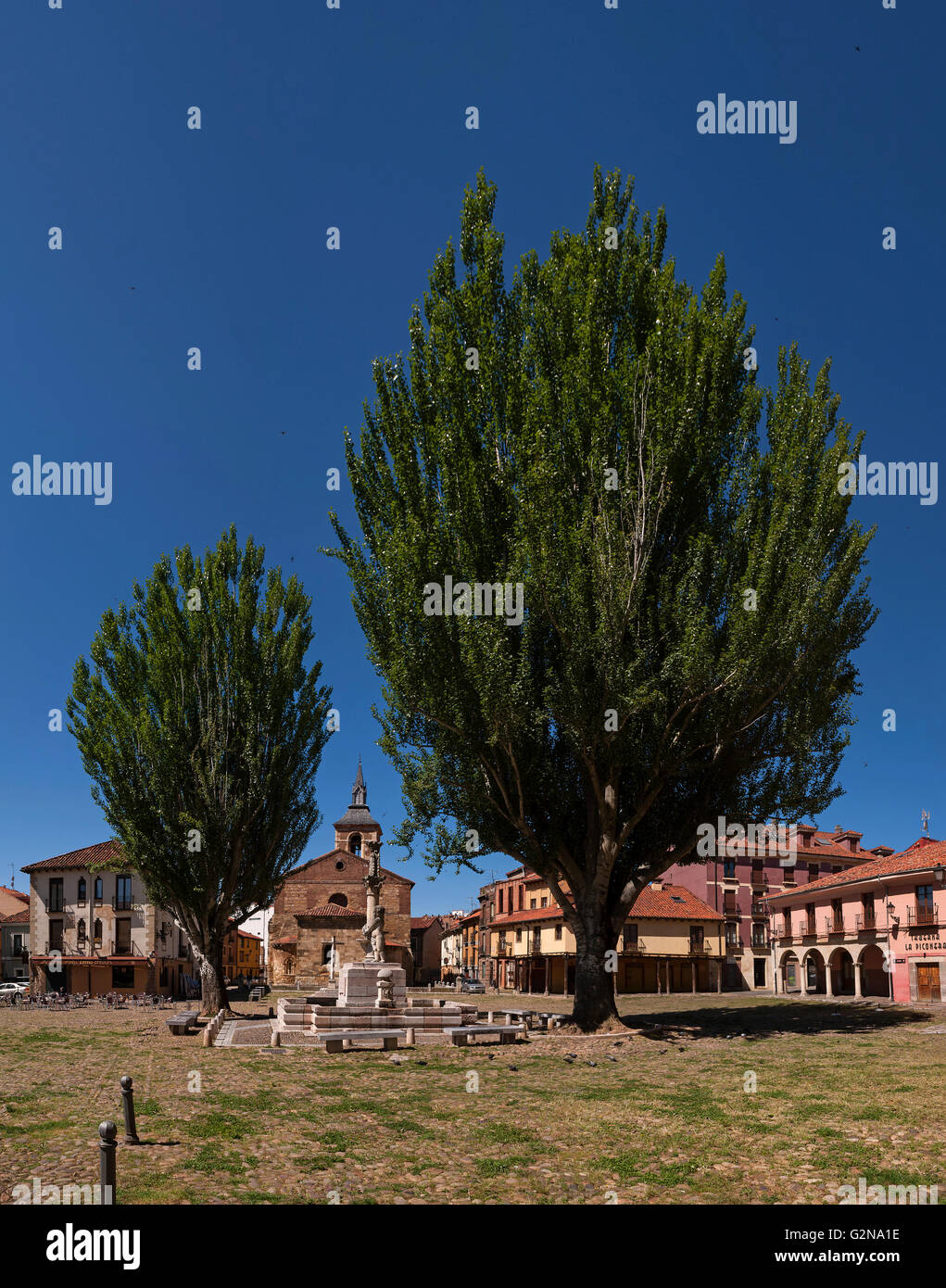 Plaza del Grano Santa Maria del Mercado in León, Meilenstein der Saint James Weg in der Stadt León. La Plaza del Grano o de Santa María del mercado Stockfoto