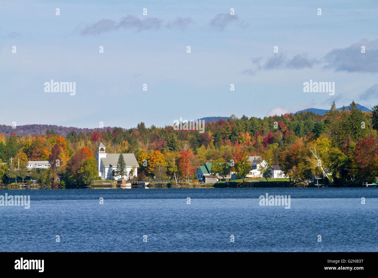 Herbstfarben am See Elmore Lamoille County, Vermont, USA. Stockfoto
