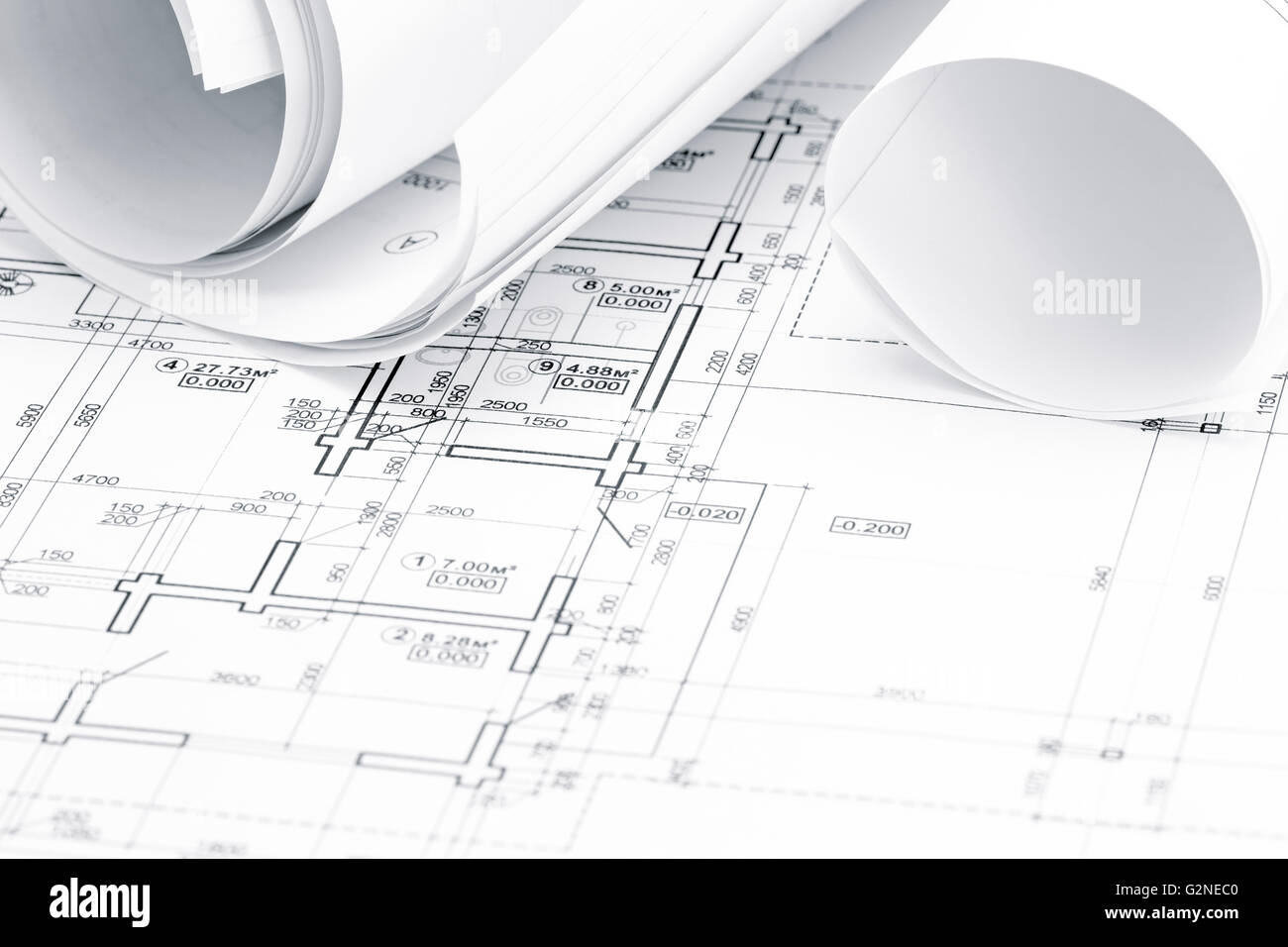 architektonischen Hintergrund mit Rollen von technischen Zeichnungen und Baupläne Stockfoto