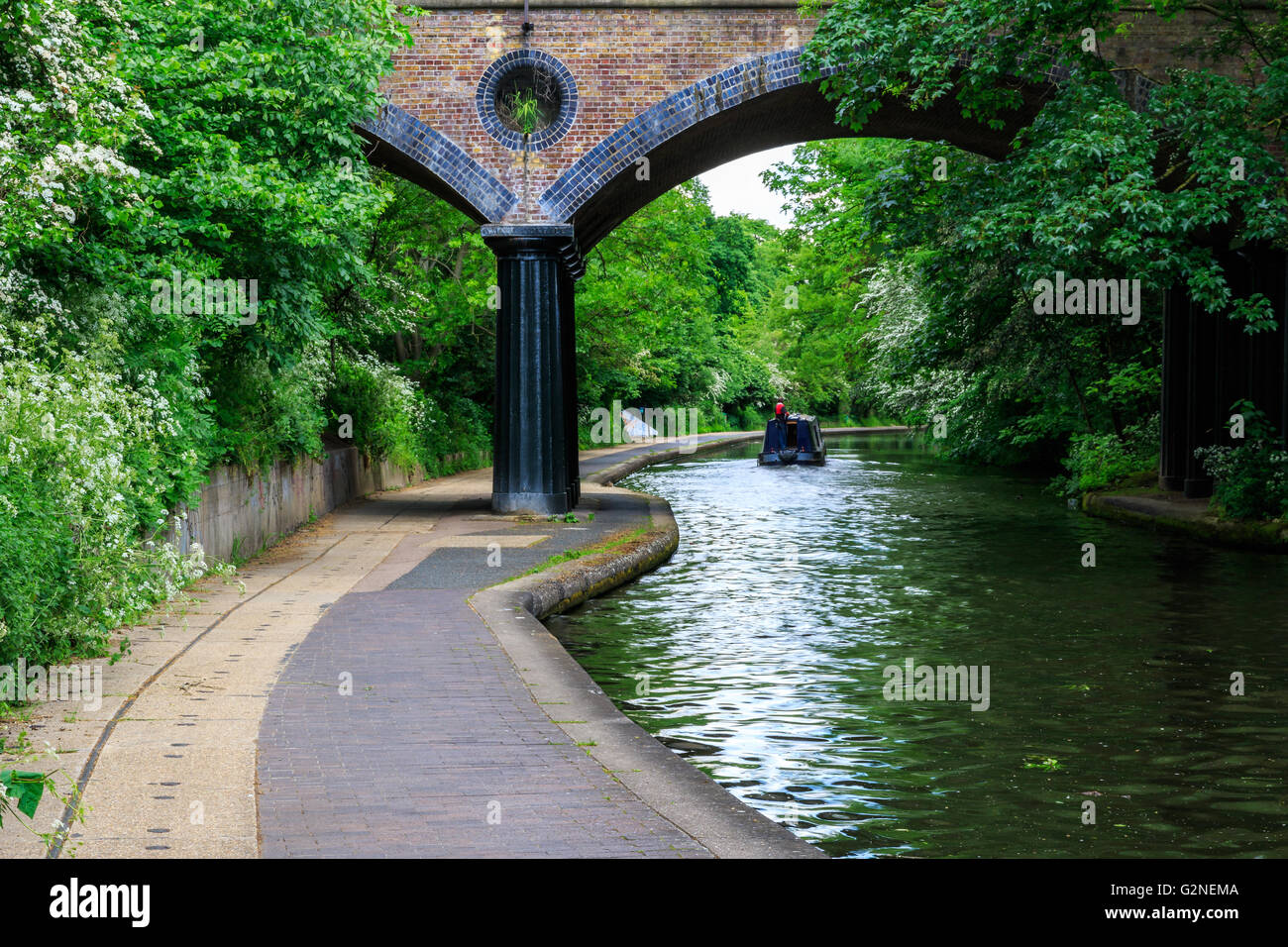 Friedliche Landschaft des Regent es Canal in London Stockfoto