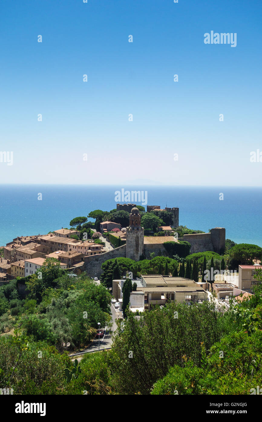 Blick auf das Castello und Borgo Medievale in der Küstenstadt von Castiglione della Pescaia in der Toskana Stockfoto