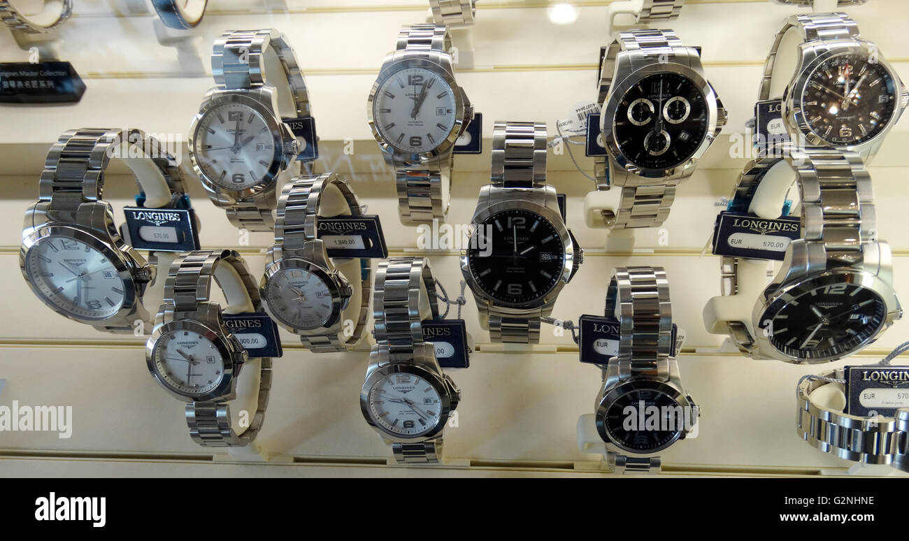 Sammlung von Longines Uhren. Longines wurde von Auguste Agassiz im Jahre 1832 gegrundet ist das Unternehmen von der Swatch Group. Vom 2014 Stockfotografie Alamy