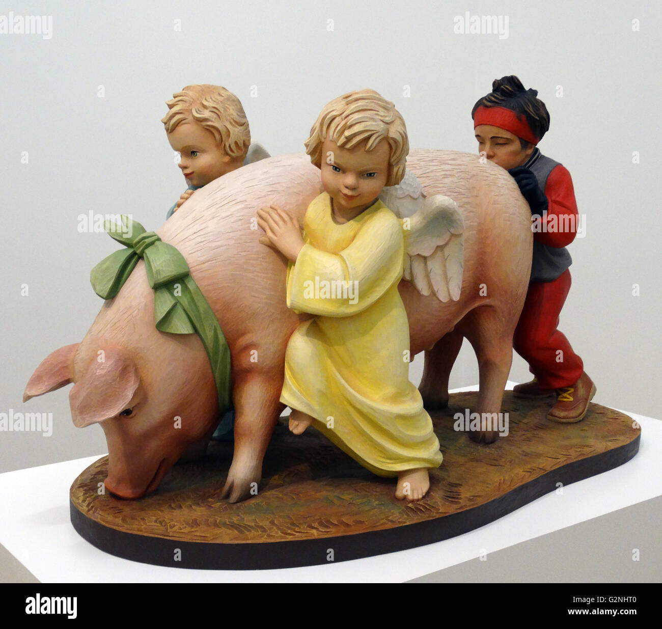 In Banalität von Jeff Koons ((b. 1955) Holz und Farbe. Amerikanische Künstler für seine Reproduktionen von banalen Gegenstände wie Ballon Tiere in Edelstahl sind bekannt Stockfoto