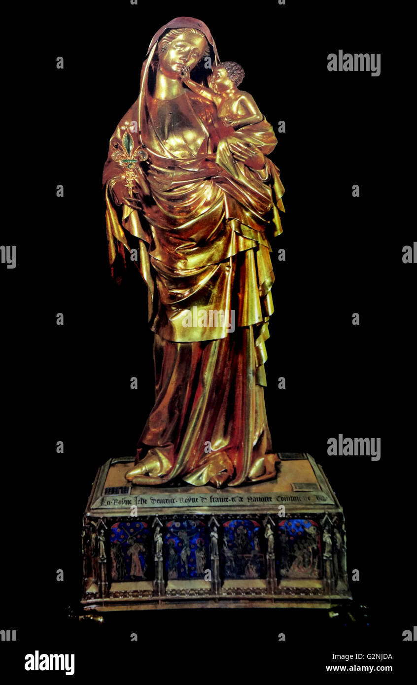 Die wunderschöne Jungfrau in Silber - vergoldet. Ein Geschenk an die Abtei von St. Denis von Jeanne d'Evreux, Witwe von Karl IV. Die Basis ist in 14 Module unterteilt, die die Geschichte der Leidenschaft in Emaille. Vom 14. Jahrhundert Stockfoto Die wunderschöne Jungfrau in Silber - vergoldet. Ein Geschenk an die Abtei von St. Denis von Jeanne d'Evreux, Witwe von Karl IV. Die Basis ist in 14 Module unterteilt, die die Geschichte der Leidenschaft in Emaille. Vom 14. Jahrhundert Stockfoto