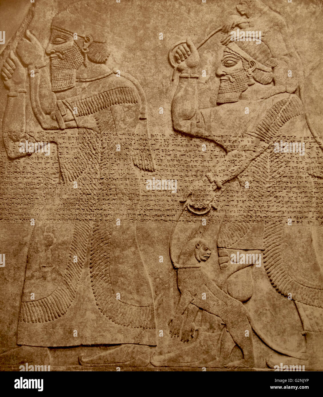 Basrelief aus Nimrud: Träger der Tribut in Form von Affen aus fernen Ländern, als Opfergabe an den assyrischen Herrscher. Stockfoto