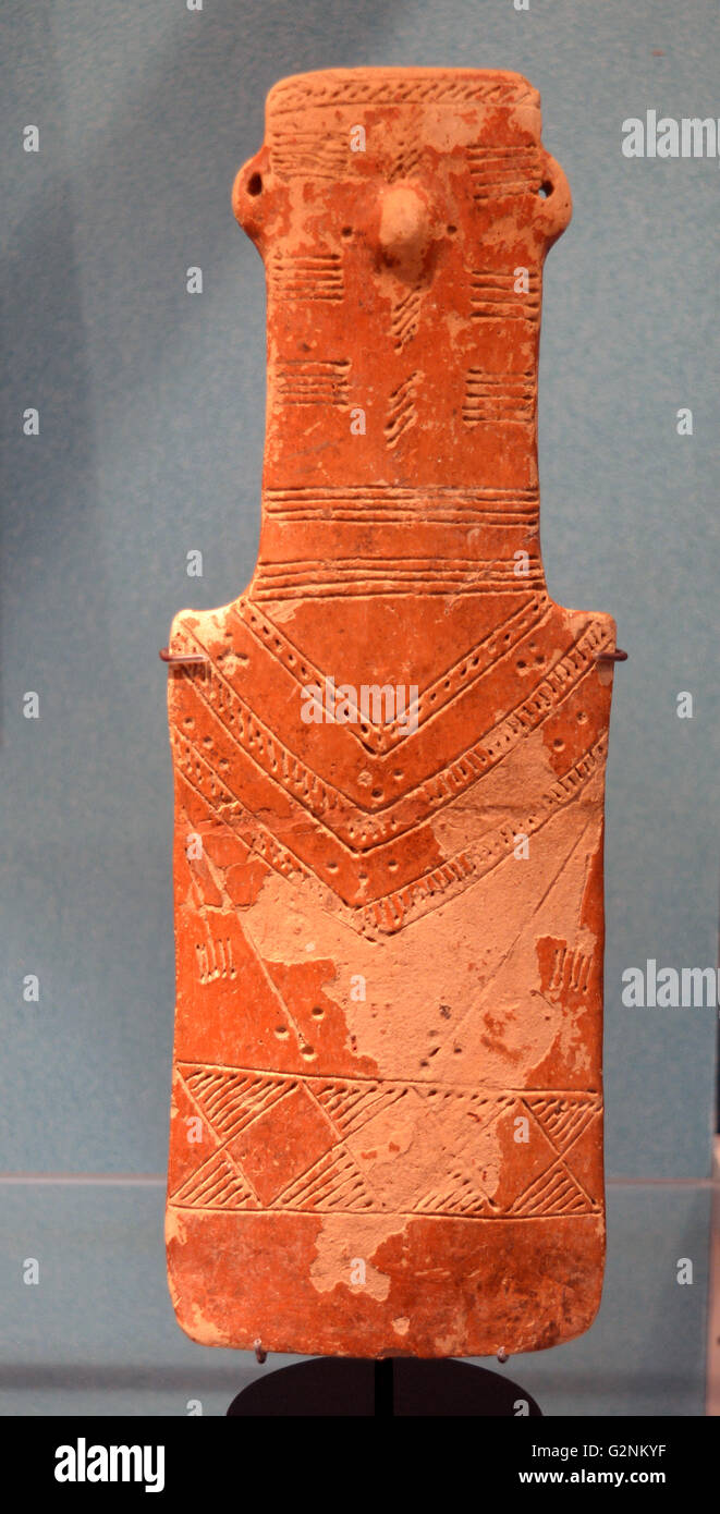Plank geformte weibliche Figur mit eingeritzten Gesichtszüge. Red poliert Ton 2000 – 1900 v. Chr. Anatolien Stockfoto