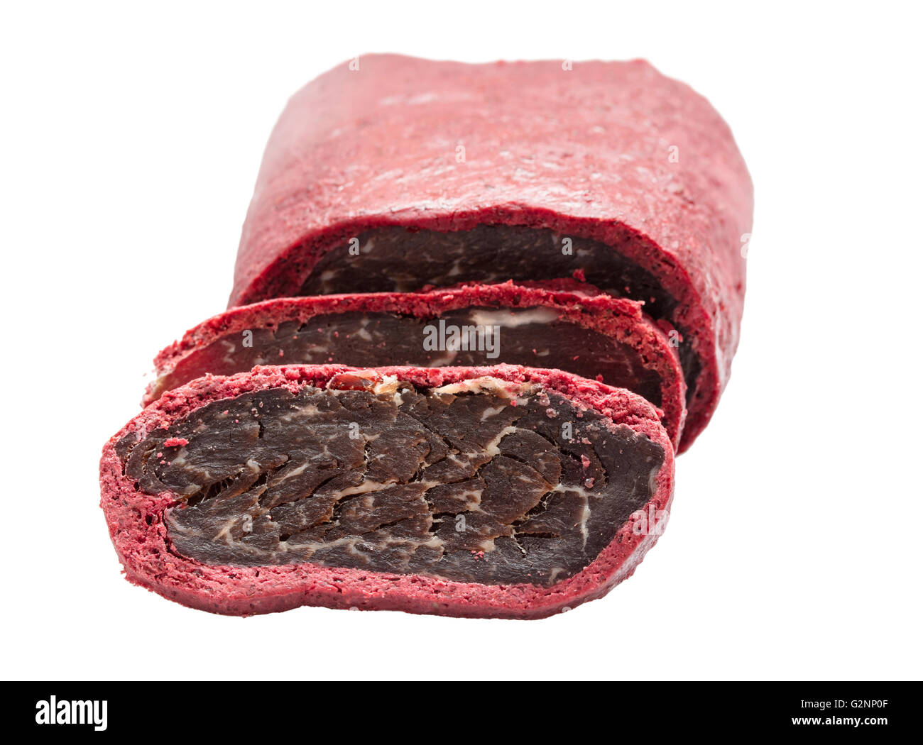 getrocknetes Fleisch in den Gewürzen isoliert auf weißem Hintergrund Stockfoto