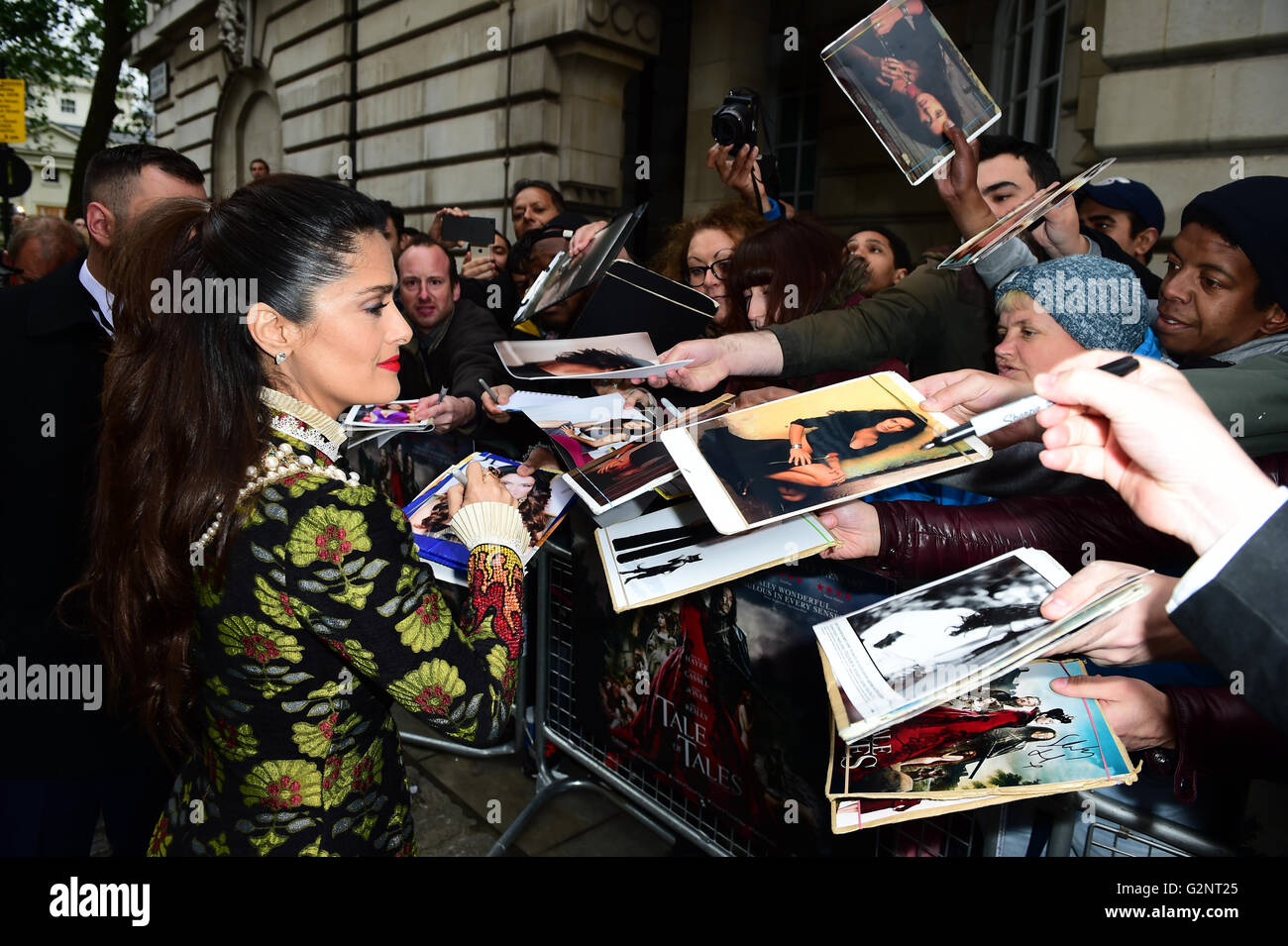 Salma Hayek Teilnahme an die UK-Premiere von "Tale Of Tales" statt auf die Curzon Mayfair, London. PRESSEVERBAND Foto. Bild Datum: Mittwoch, 1. Juni 2016. Bildnachweis sollte lauten: Ian West/PA Wire Stockfoto