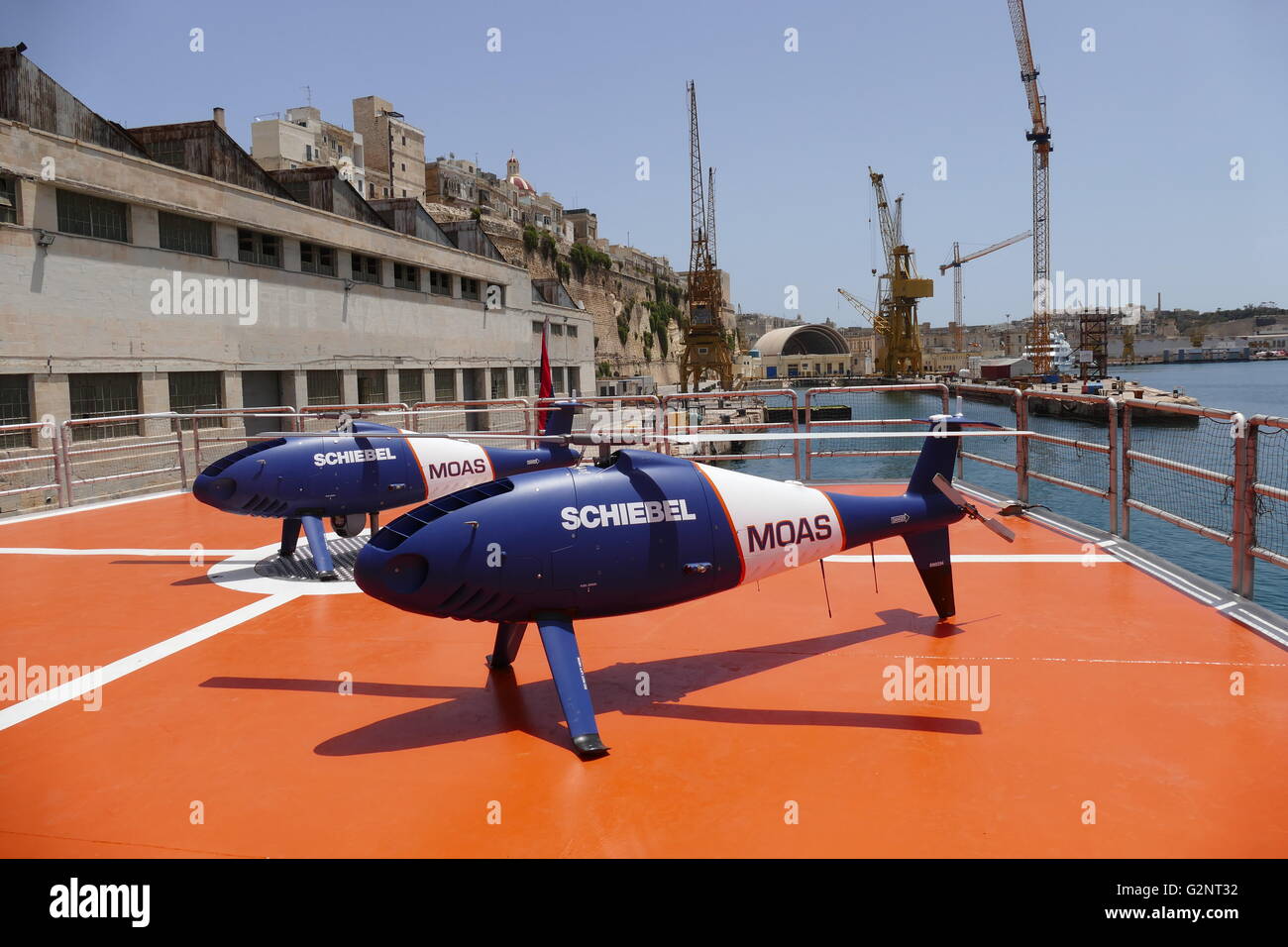 Die beiden s-100 Schiebel Camcopters oder Drohnen von MOAS verwendet, um Migranten Boote in Seenot zu finden. Stockfoto