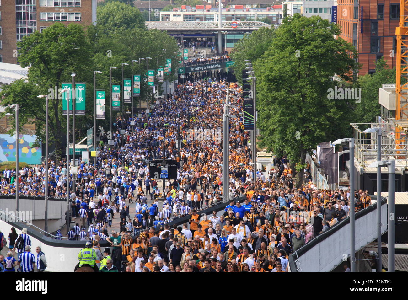 Wembley-Weg mit Blick auf Wembley Park Station vor der Meisterschaft Play-off Hull City V Sheffield Samstag, 28. Mai 2016 Stockfoto