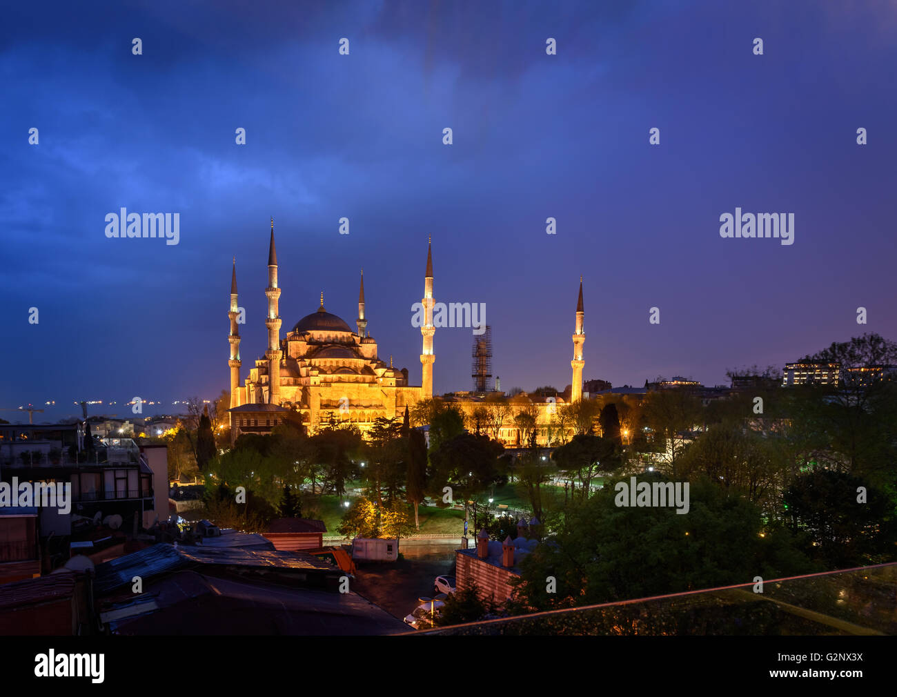 Die Fatih-Moschee ist benannt nach Ottoman-Sultan Mehmet den Eroberer, in Türkisch als Fatih Sultan Mehmet bekannt. Istanbul, Türkei. Stockfoto