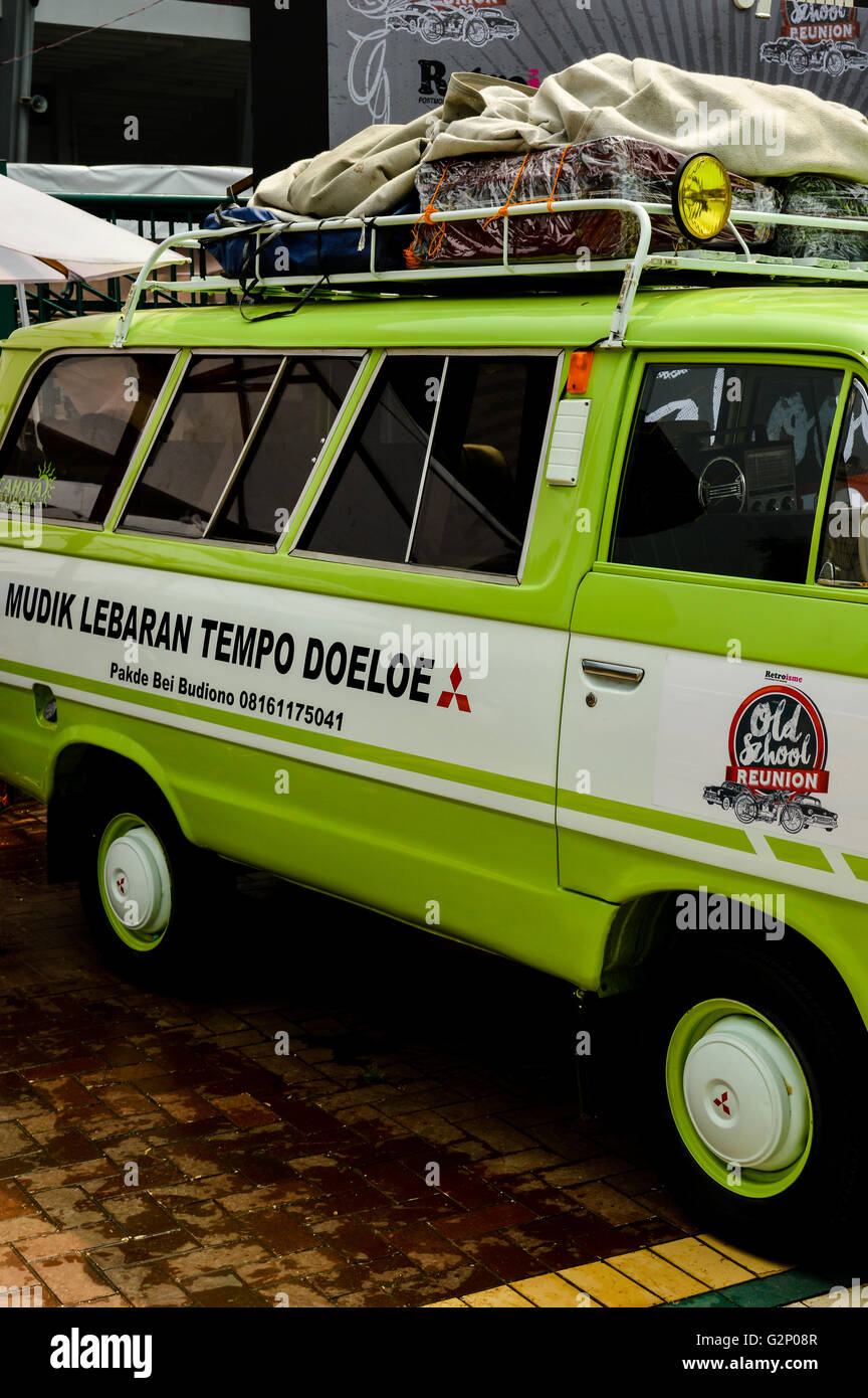 Oldtimer in automotive Event Tumplek Blek, Jakarta, Indonesien Stockfoto